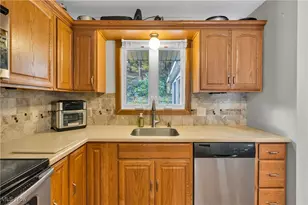 2050 Chapel-Hill Dr, Youngstown, OH 44511 - Photo 5