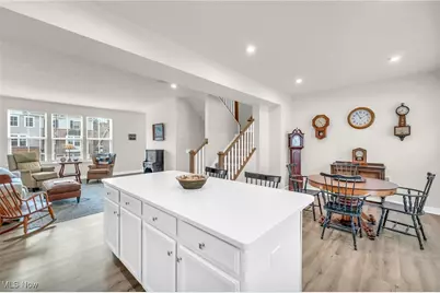 836 Carnation Court, Akron, OH 44303 - Photo 9