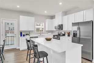 836 Carnation Ct, Akron, OH 44303 - Photo 3