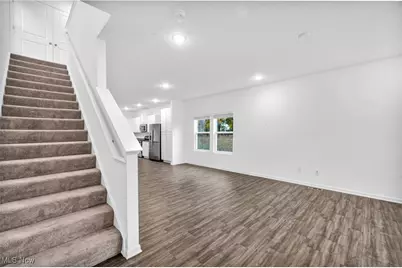 492 Douglas Street, Akron, OH 44307 - Photo 9