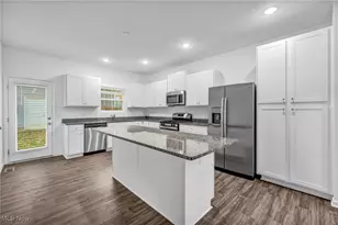 492 Douglas St, Akron, OH 44307 - Photo 15