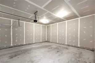 492 Douglas St, Akron, OH 44307 - Photo 37