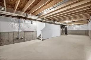 492 Douglas St, Akron, OH 44307 - Photo 39