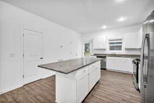 492 Douglas St, Akron, OH 44307 - Photo 17