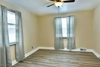 676 Central Parkway Avenue SE, Warren, OH 44484 - Photo 17