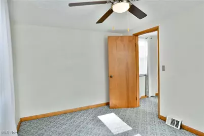 676 Central Parkway Avenue SE, Warren, OH 44484 - Photo 35