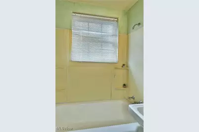 676 Central Parkway Avenue SE, Warren, OH 44484 - Photo 23