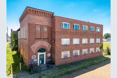 836 Savannah Avenue NE, Canton, OH 44704 - Photo 1