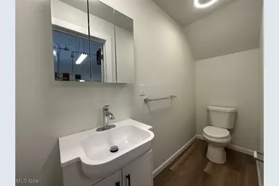 560 E 200th Street, Euclid, OH 44119 - Photo 5