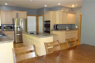 8140 Mt Royal Dr, Concord Twp, OH 44077 - Photo 9