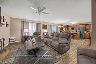 13014 Duquette Avenue NE, Hartville, OH 44632 - Photo 7