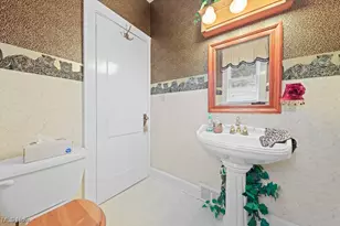 215 Lake Ave NE, Hartville, OH 44632 - Photo 27