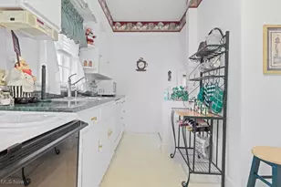 215 Lake Ave NE, Hartville, OH 44632 - Photo 5