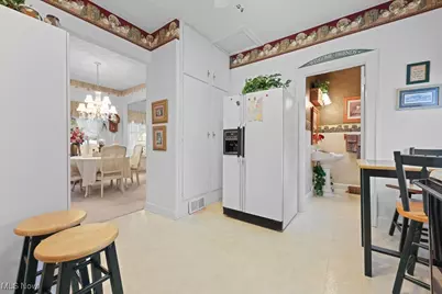 215 Lake Avenue NE, Hartville, OH 44632 - Photo 7