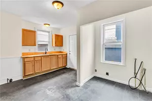 62 E Market St, Alliance, OH 44601 - Photo 3