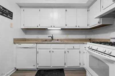 6330 Greenwood #103, Sagamore Hills, OH 44067 - Photo 13