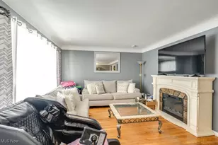 4864 E 94th St, Garfield Heights, OH 44125 - Photo 5