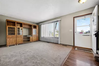 646 Dunny Avenue, Sheffield Lake, OH 44054 - Photo 7