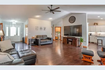 5700 Glena Street, Louisville, OH 44641 - Photo 3