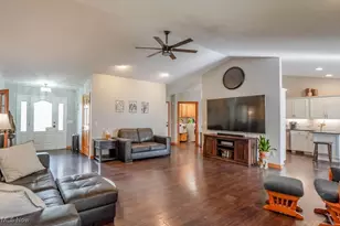 5700 Glena St, Louisville, OH 44641 - Photo 3