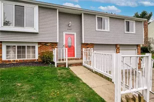 4407 Sunnyview Dr, Uniontown, OH 44685 - Photo 3