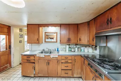 24105 Chardon Road, Euclid, OH 44143 - Photo 13