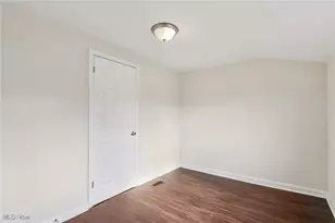 366 Tenney Ave, Campbell, OH 44405 - Photo 11