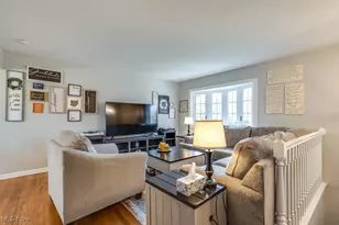 354 Hiwood Ave, Munroe Falls, OH 44262 - Photo 3