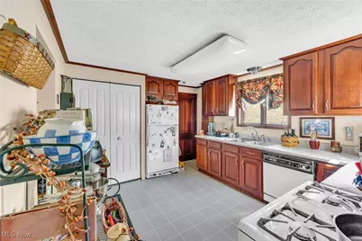 347 Kenyon Avenue, Elyria, OH 44035 - Photo 13