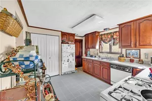 347 Kenyon Ave, Elyria, OH 44035 - Photo 13