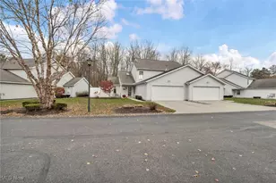 325 Westberry Cir, Tallmadge, OH 44278 - Photo 3