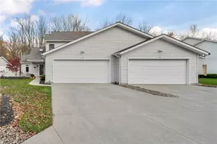 325 Westberry Cir, Tallmadge, OH 44278 - Photo 1