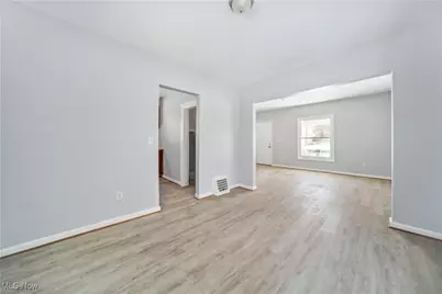 702 Grace Avenue, Akron, OH 44320 - Photo 9