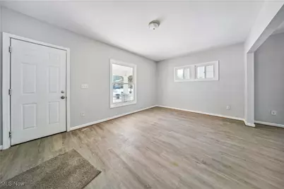 702 Grace Avenue, Akron, OH 44320 - Photo 5