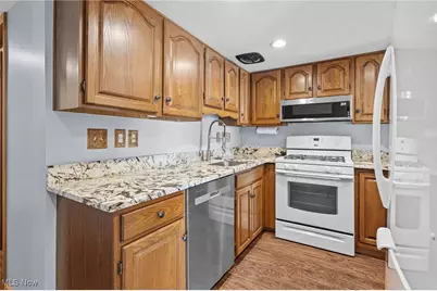 231 Deepwood Drive, Wadsworth, OH 44281 - Photo 17