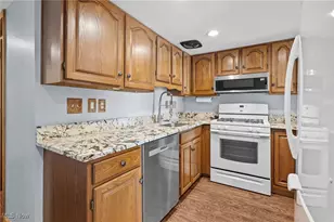 231 Deepwood Dr, Wadsworth, OH 44281 - Photo 17