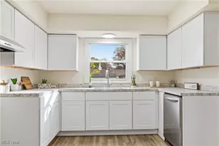 227 Greeley Ln, Youngstown, OH 44505 - Photo 9