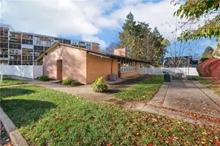 2331 E Market St, Akron, OH 44312 - Photo 23