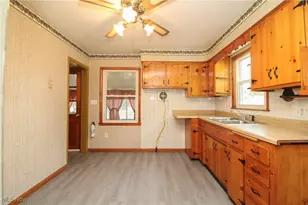 3057 S Meridian Rd, Youngstown, OH 44511 - Photo 9