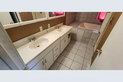 19201 Genesee Road, Euclid, OH 44117 - Photo 11