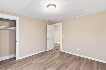 466 W 45th Street, Shadyside, OH 43947 - Photo 17