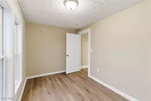 466 W 45th St, Shadyside, OH 43947 - Photo 21