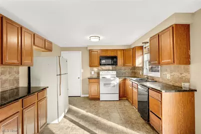 4847 Hollyview Drive, Vermilion, OH 44089 - Photo 7