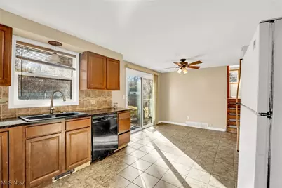 4847 Hollyview Drive, Vermilion, OH 44089 - Photo 9