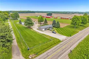 6395 Easton St NE, Louisville, OH 44641 - Photo 3