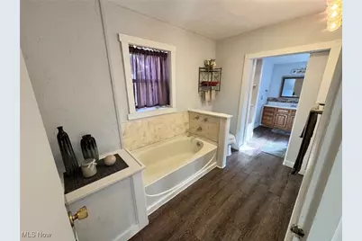 102 E Brookside Avenue, Akron, OH 44301 - Photo 15