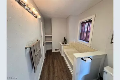 102 E Brookside Avenue, Akron, OH 44301 - Photo 17