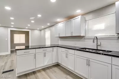 920 Bloomfield Avenue, Akron, OH 44302 - Photo 23