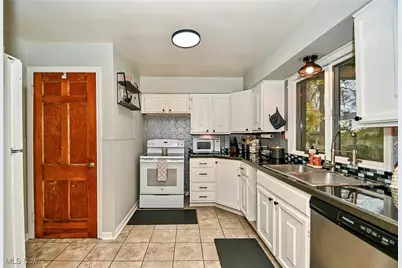 1910 37th Street NW, Canton, OH 44709 - Photo 9