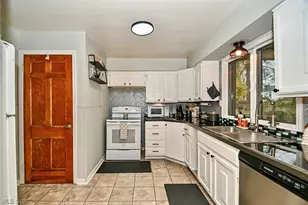 1910 37th St NW, Canton, OH 44709 - Photo 9